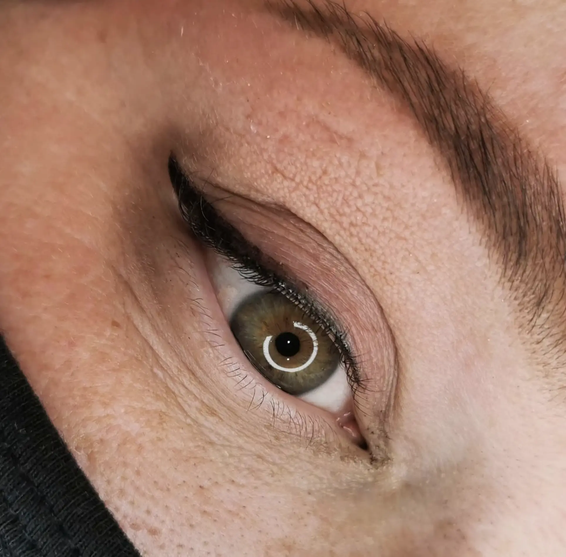 Permanent eyeliner touch-up